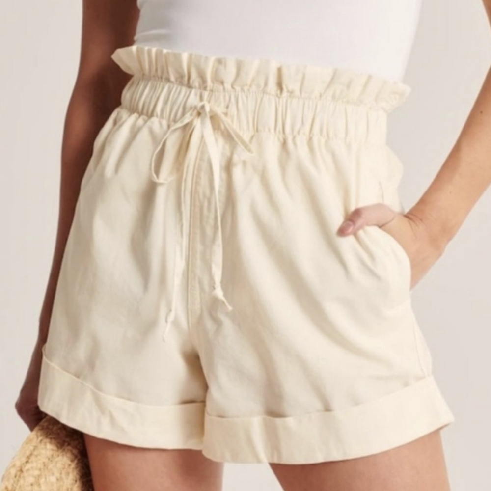 Abercrombie & Fitch Twill Paperbag Shorts Cream XS